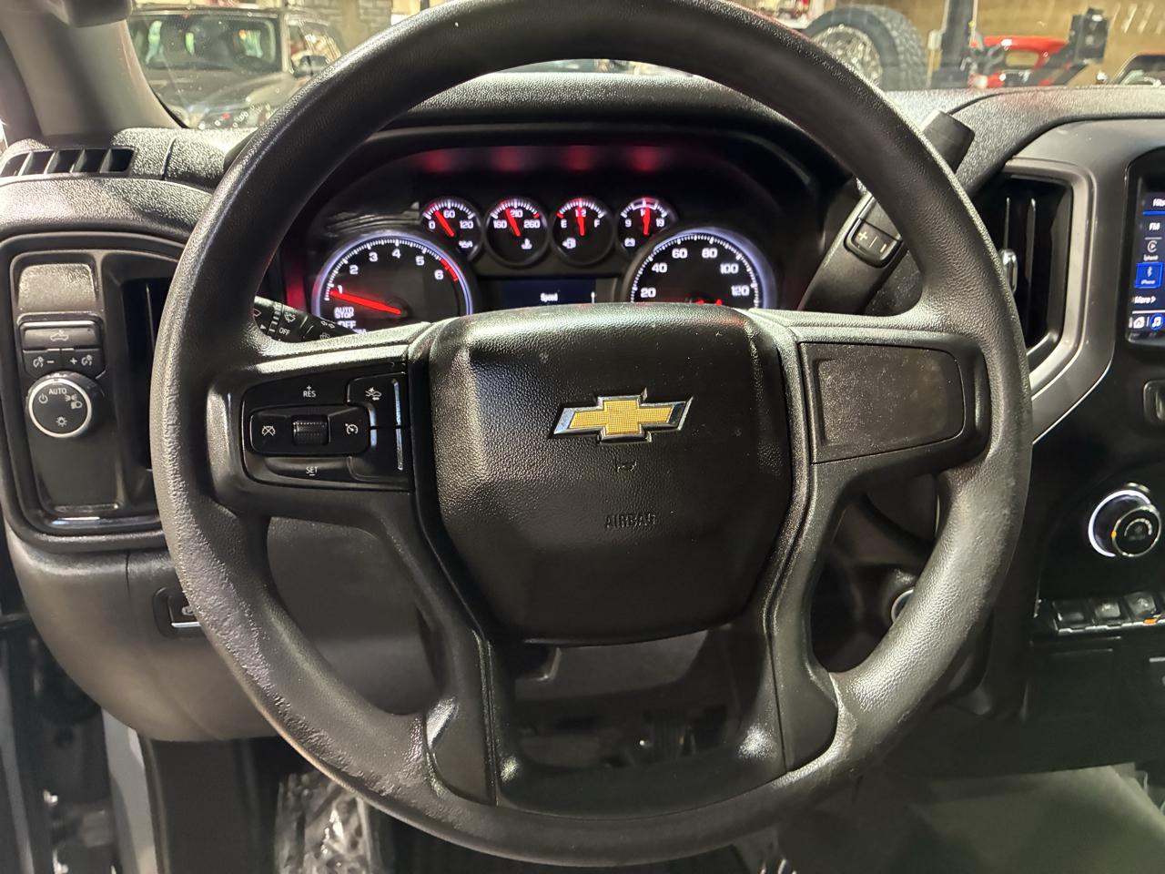 Chevrolet Silverado 1500 2WD Crew Cab 147" Custom 2024