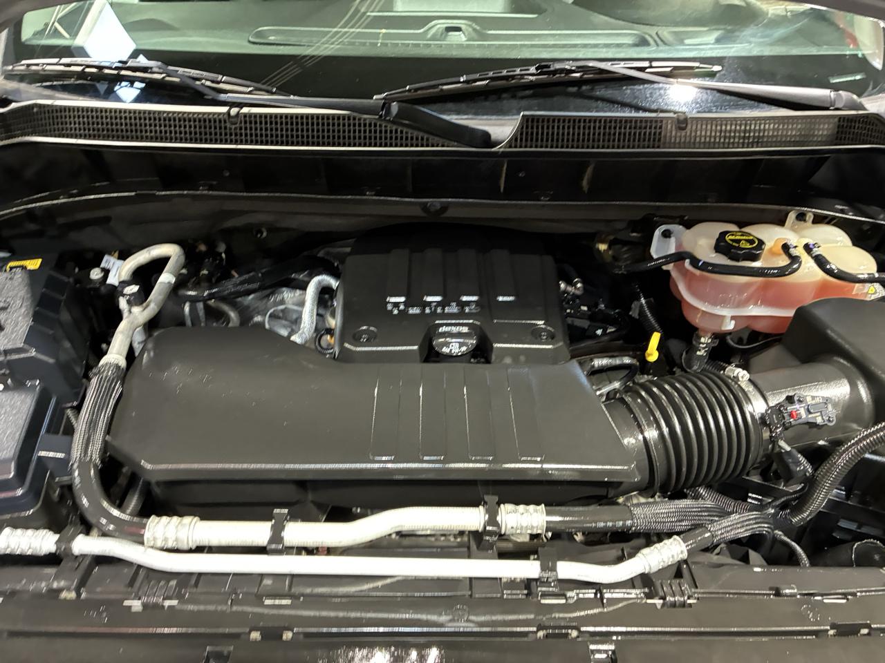 Chevrolet Silverado 1500 2WD Crew Cab 147" Custom 2024