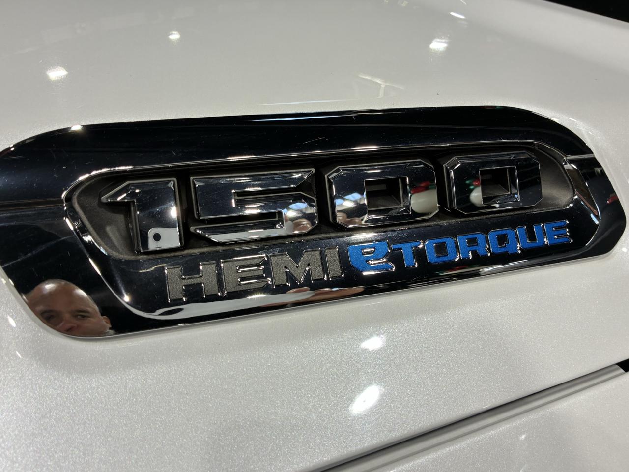 RAM 1500 Longhorn 4x4 Crew Cab 5'7" Box 2022