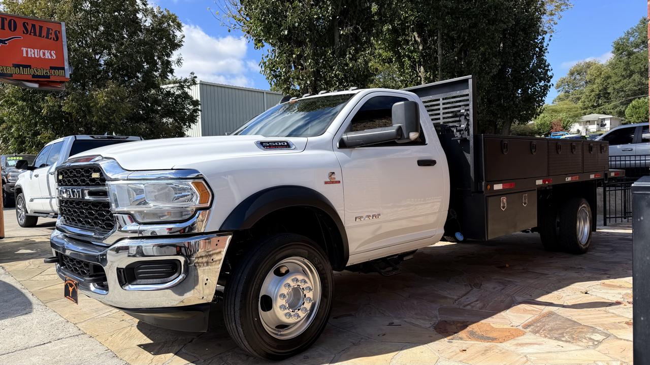 RAM 5500 Chassis Cab Tradesman 4x2 Reg Cab 120" CA 204.5" WB 2019