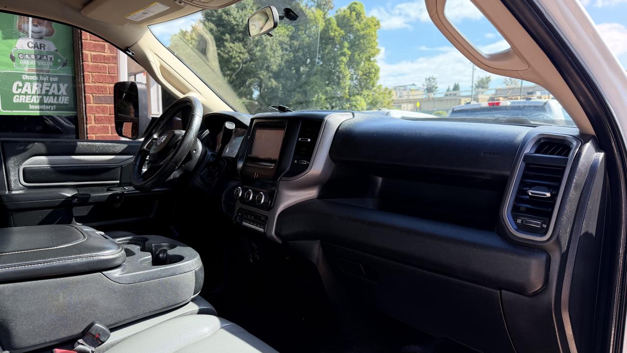 RAM 5500 Chassis Cab Tradesman 4x2 Reg Cab 120" CA 204.5" WB 2019