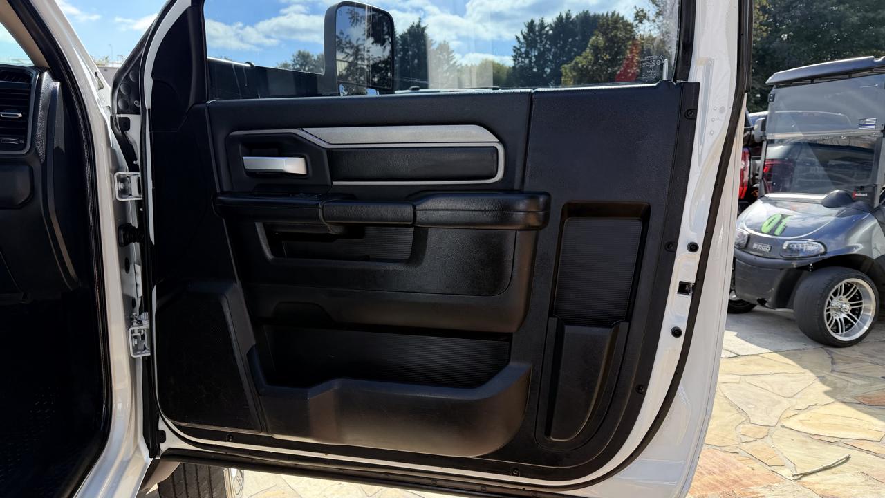 RAM 5500 Chassis Cab Tradesman 4x2 Reg Cab 120" CA 204.5" WB 2019