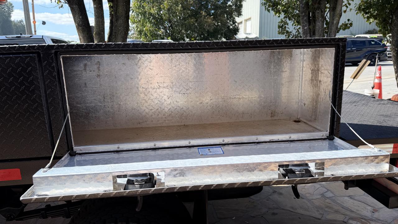 RAM 5500 Chassis Cab Tradesman 4x2 Reg Cab 120" CA 204.5" WB 2019