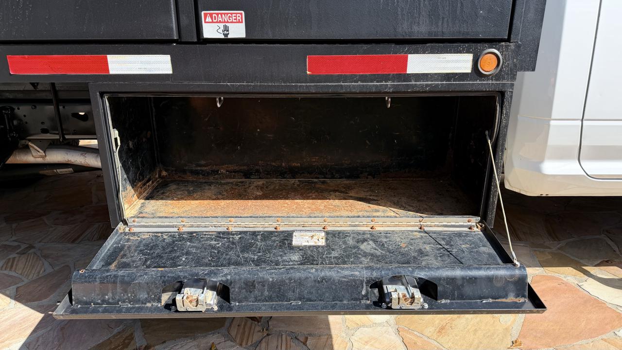 RAM 5500 Chassis Cab Tradesman 4x2 Reg Cab 120" CA 204.5" WB 2019