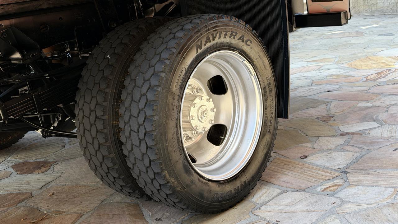 RAM 5500 Chassis Cab Tradesman 4x2 Reg Cab 120" CA 204.5" WB 2019