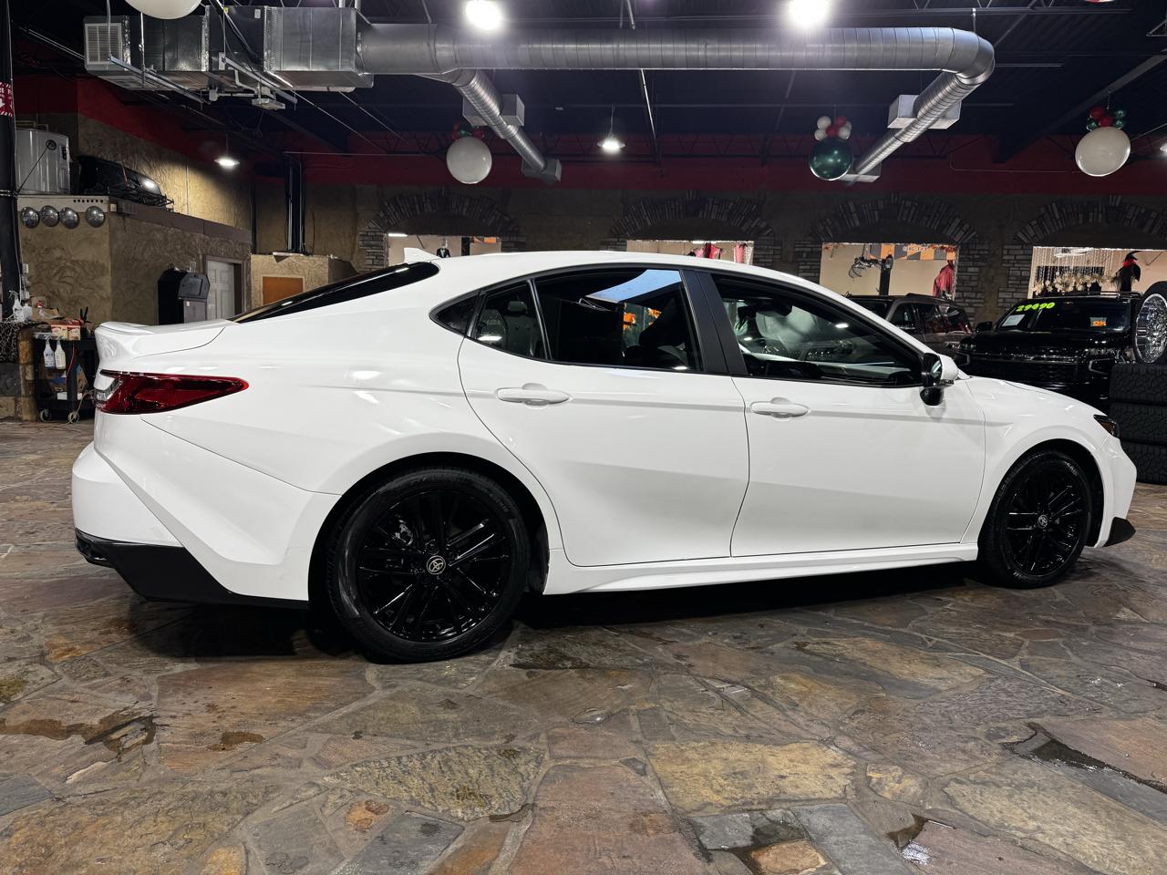 Toyota Camry XLE (Natl) 2025