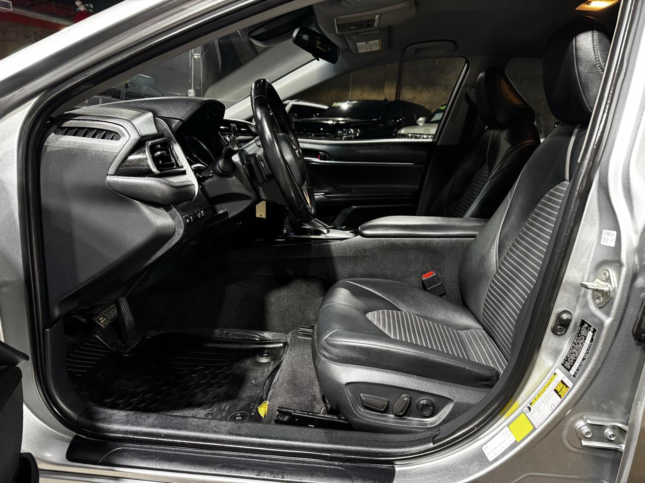 Toyota Camry XLE Auto (Natl) 2019