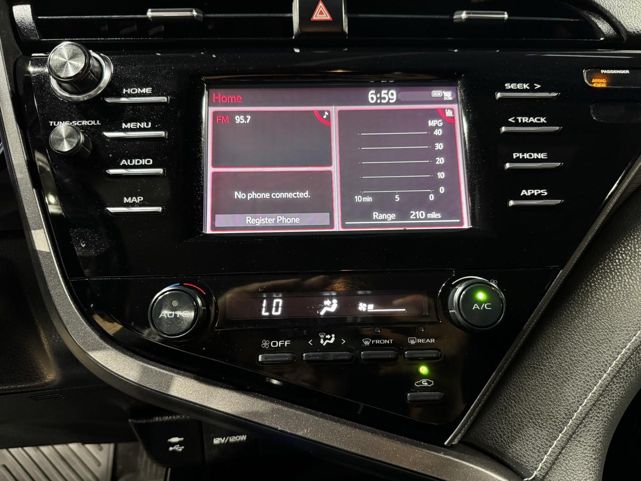 Toyota Camry XLE Auto (Natl) 2019