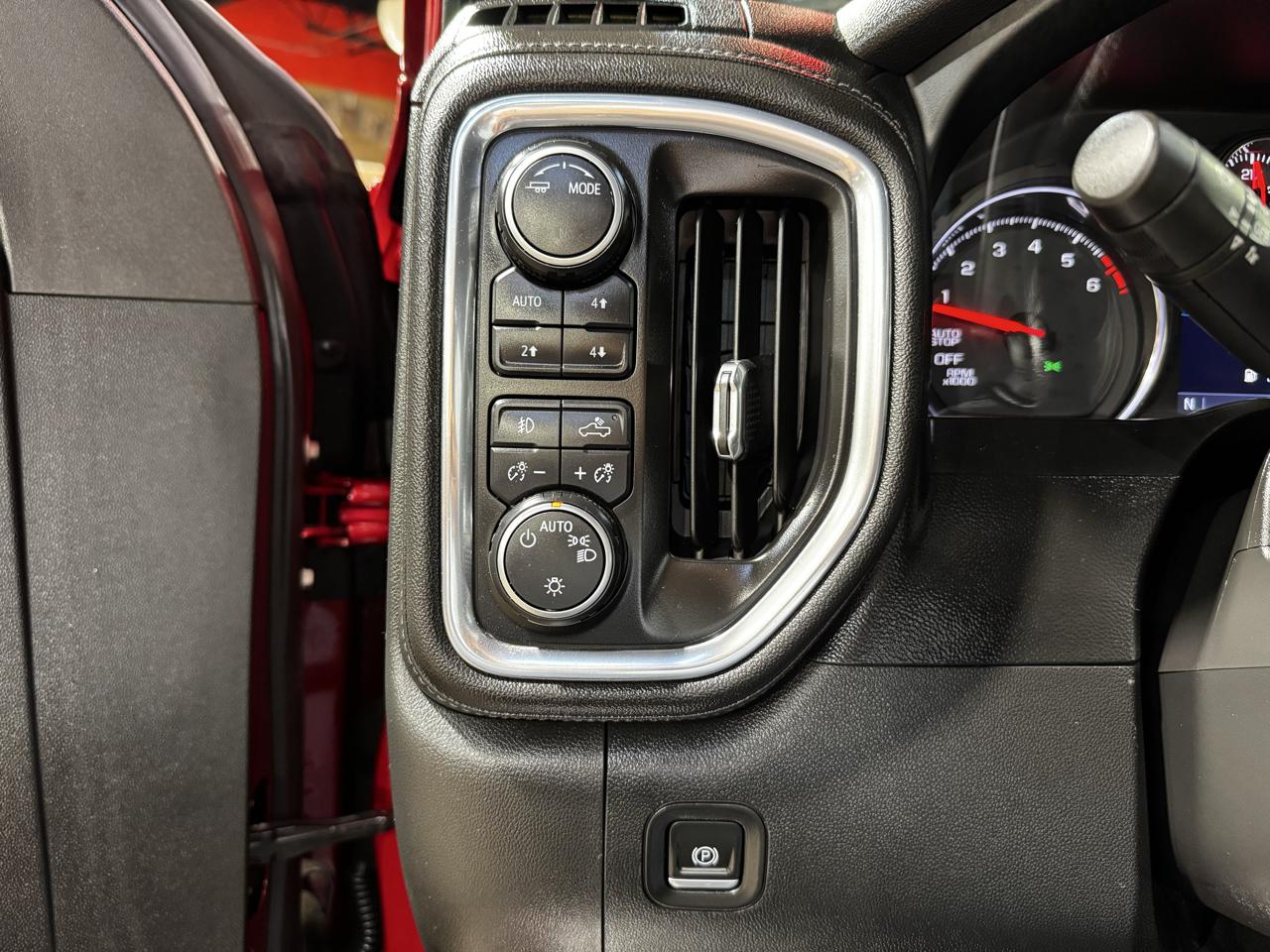 Chevrolet Silverado 1500 4WD Crew Cab 147" RST 2020