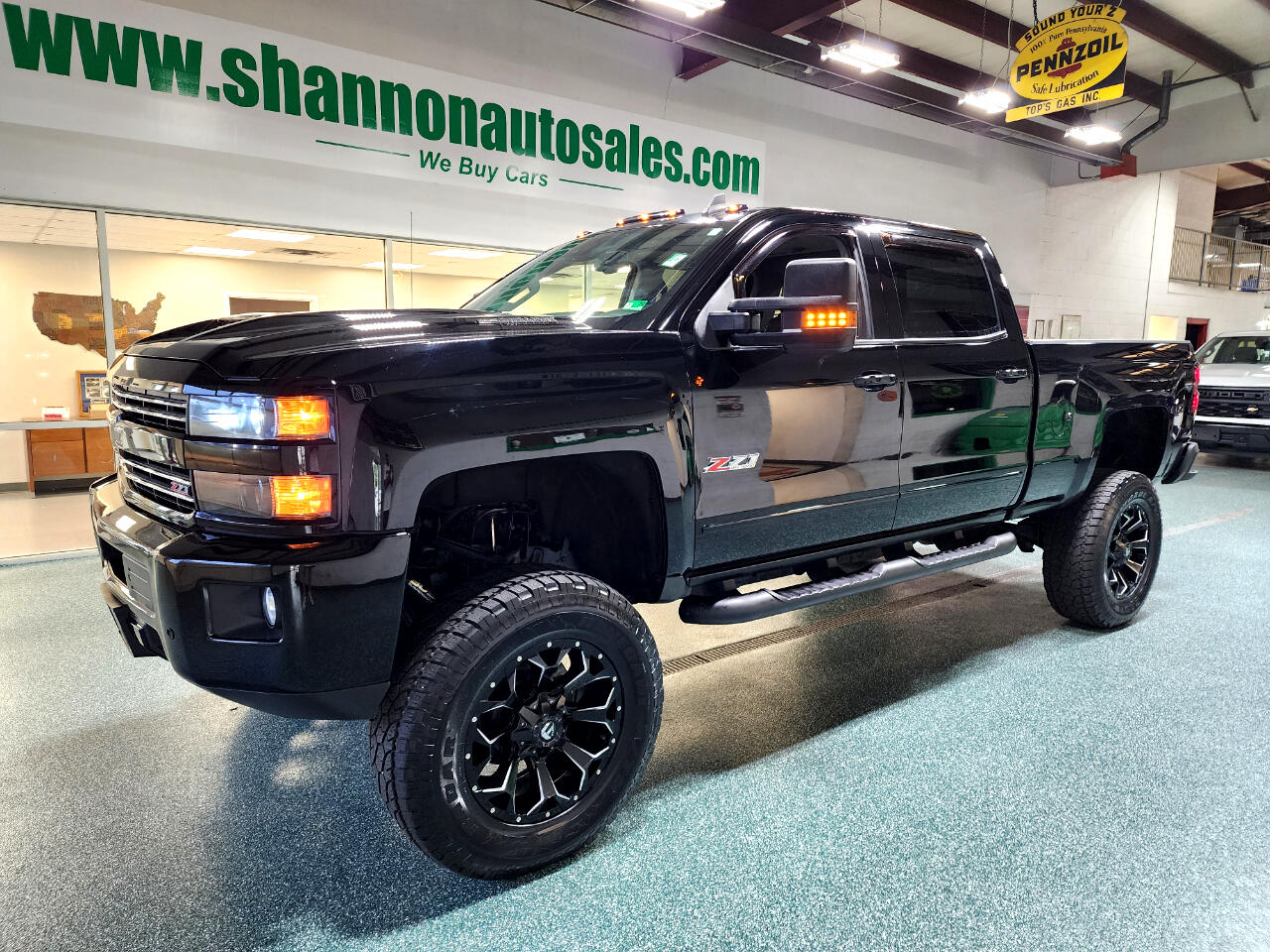 2019 Chevrolet Silverado 2500HD LTZ photo 2