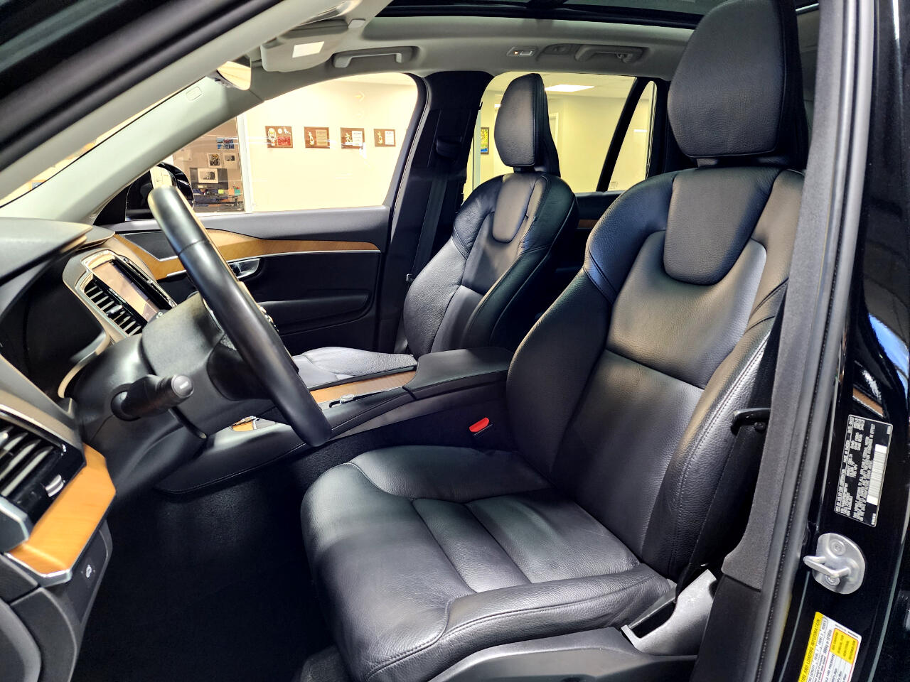 2023 Volvo XC90 AWD Plus photo 13