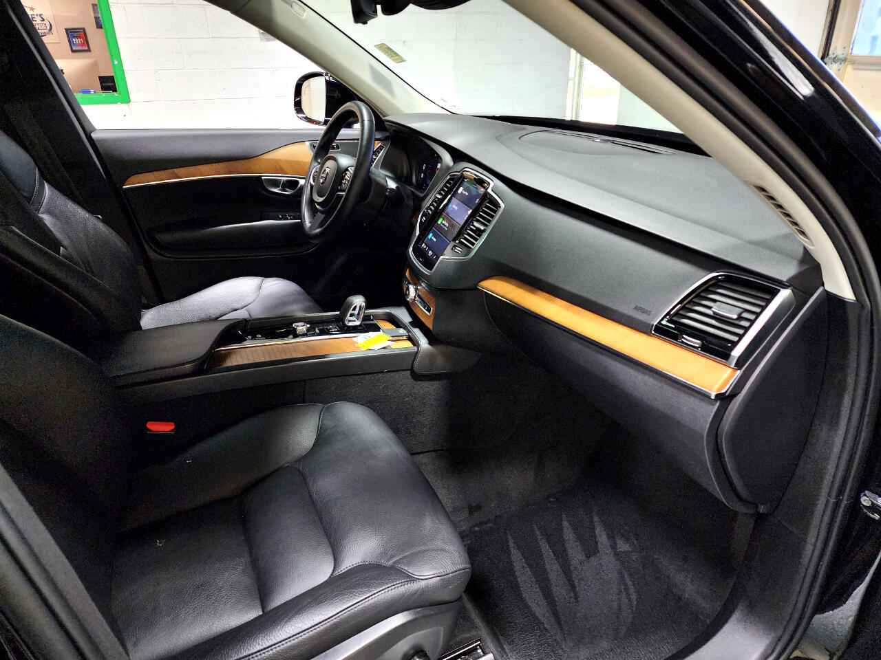 2023 Volvo XC90 AWD Plus photo 23