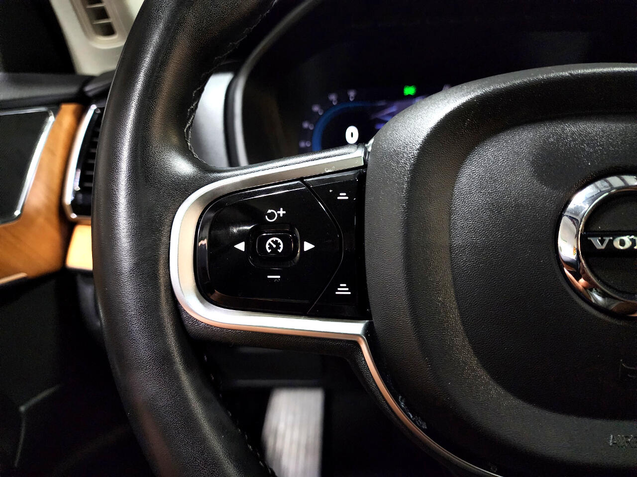 2023 Volvo XC90 AWD Plus photo 26