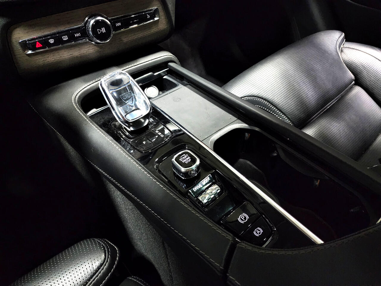 Volvo XC90 Recharge T8 eAWD PHEV Inscription 6P 2021 Volvo XC90 Recharge T8 eAWD PHEV Inscription 6P 2021