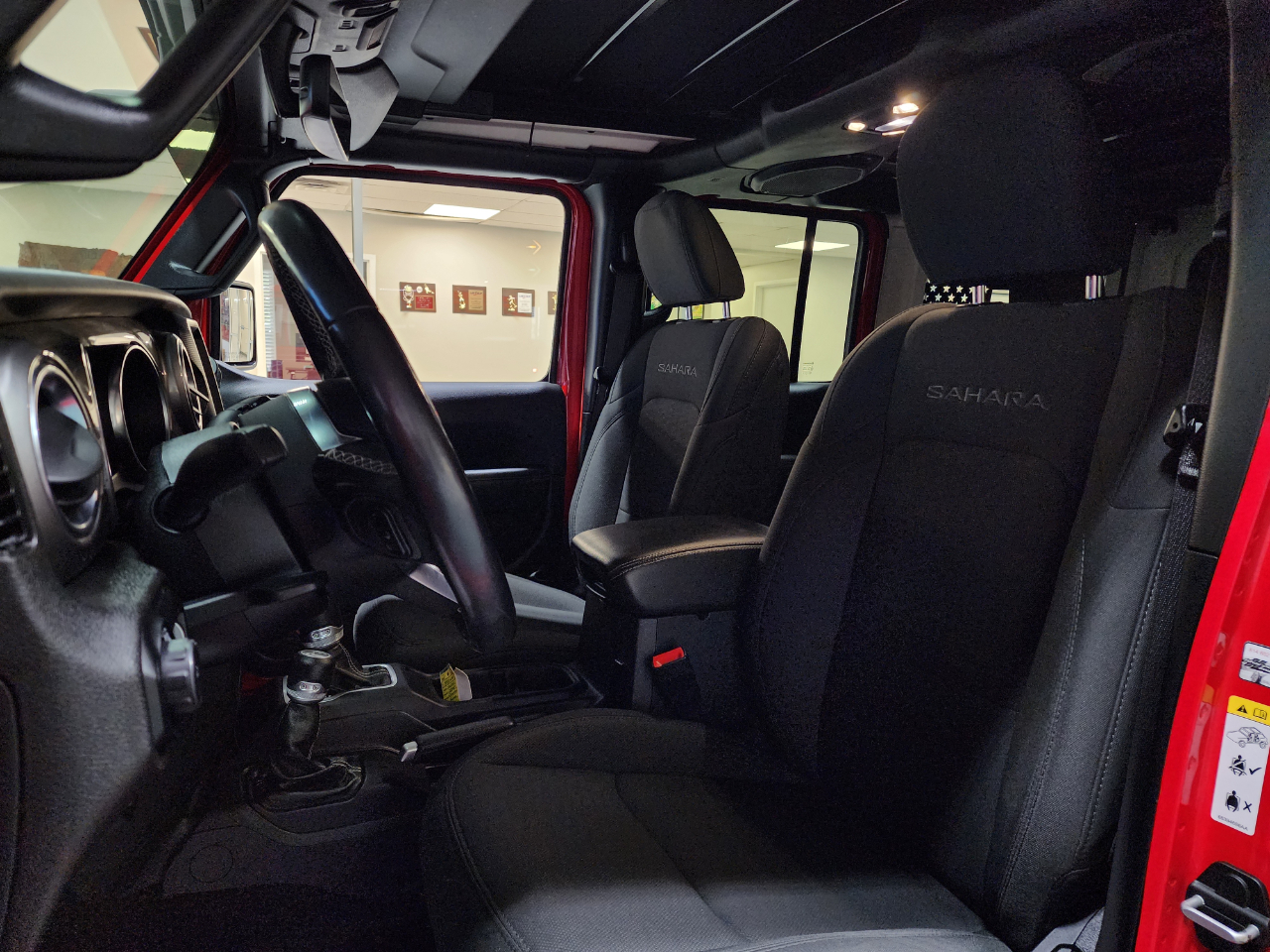 2020 Jeep Wrangler Unlimited Sahara photo 13