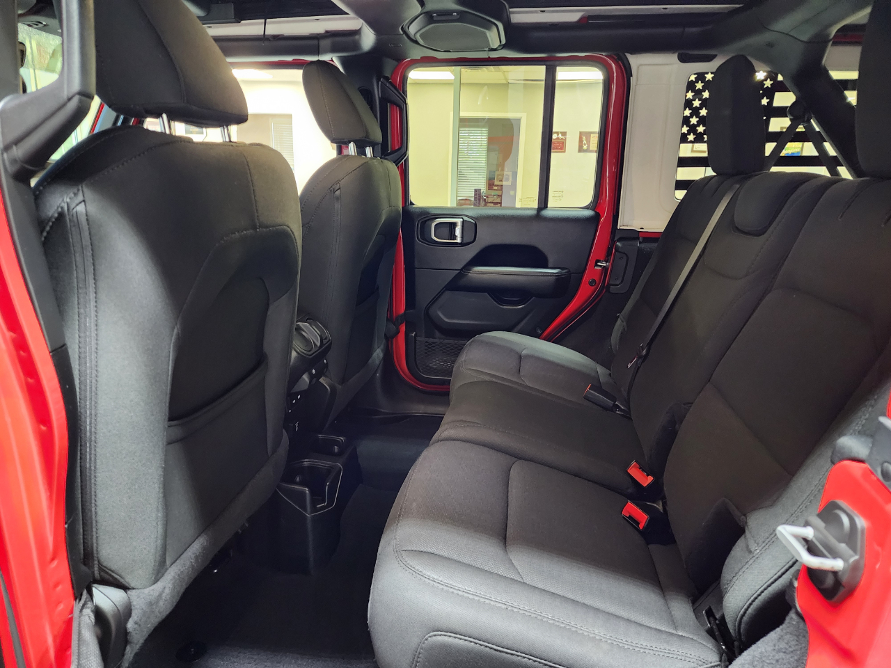 2020 Jeep Wrangler Unlimited Sahara photo 16