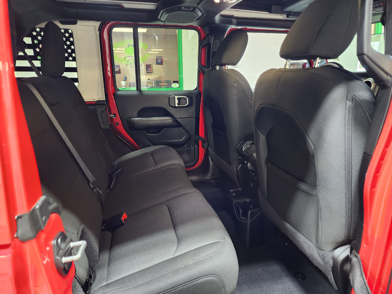 2020 Jeep Wrangler Unlimited Sahara photo 18
