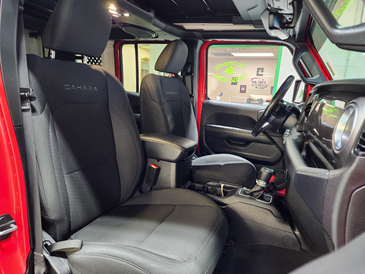 2020 Jeep Wrangler Unlimited Sahara photo 19