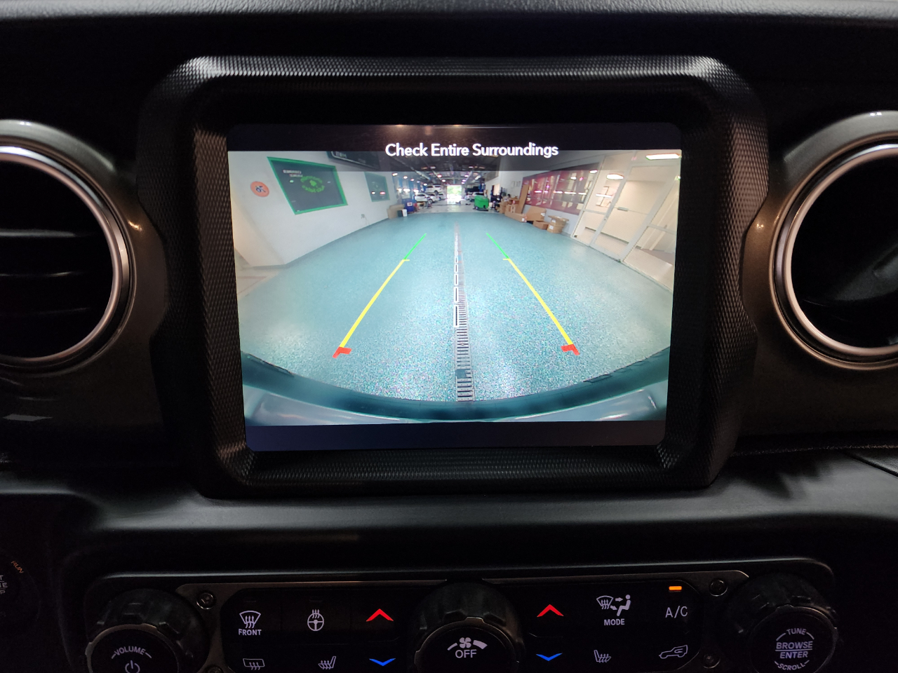 2020 Jeep Wrangler Unlimited Sahara photo 24