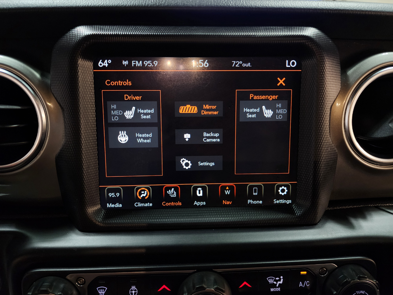 2020 Jeep Wrangler Unlimited Sahara photo 25