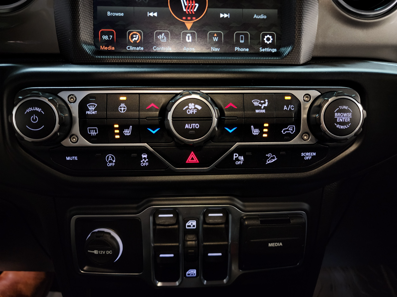 2020 Jeep Wrangler Unlimited Sahara photo 27