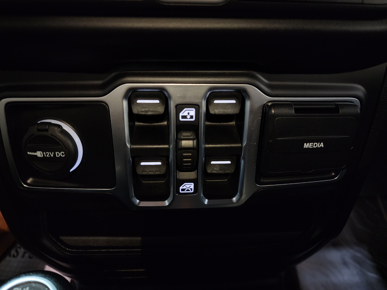 2020 Jeep Wrangler Unlimited Sahara photo 28