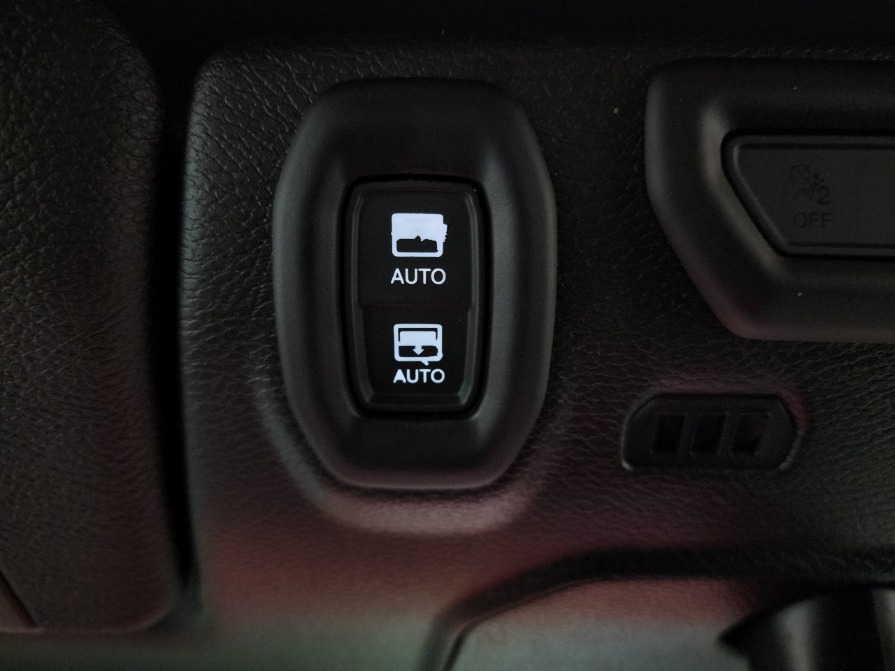 2020 Jeep Wrangler Unlimited Sahara photo 29