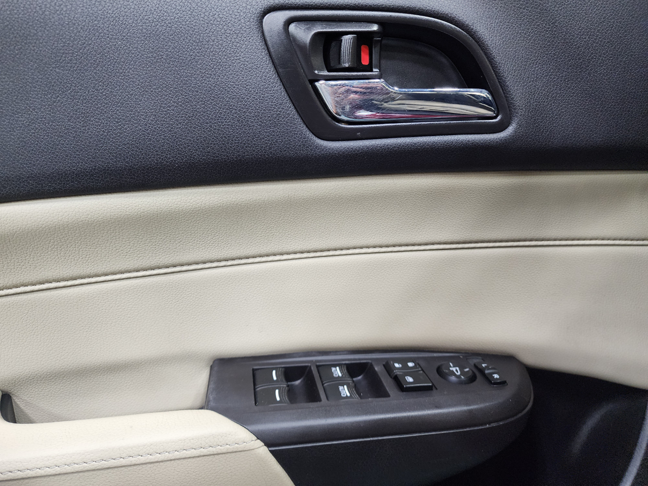 2015 Acura ILX 2.0L Premium photo 14