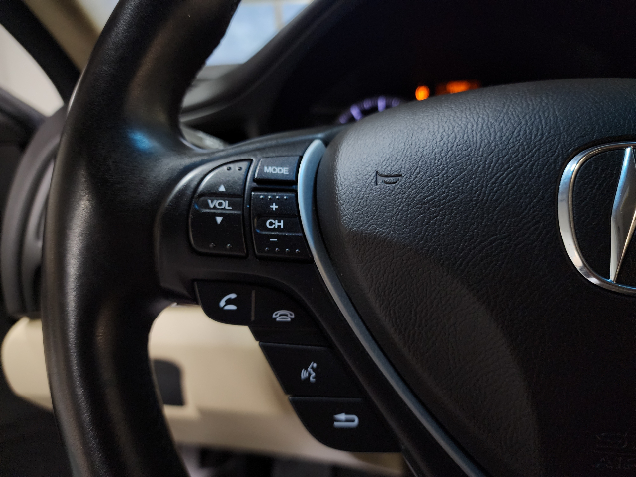 2015 Acura ILX 2.0L Premium photo 23
