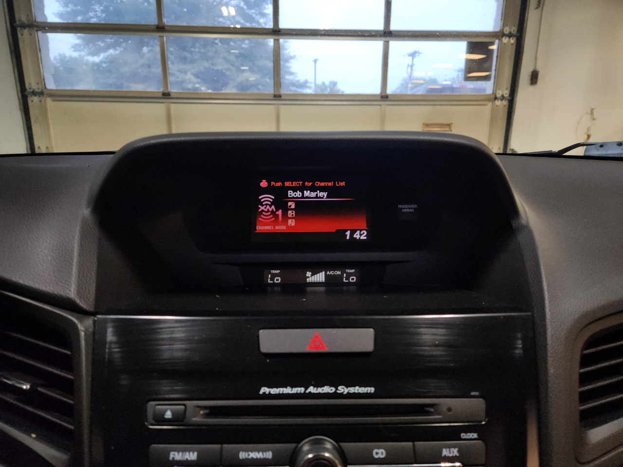 2015 Acura ILX 2.0L Premium photo 25
