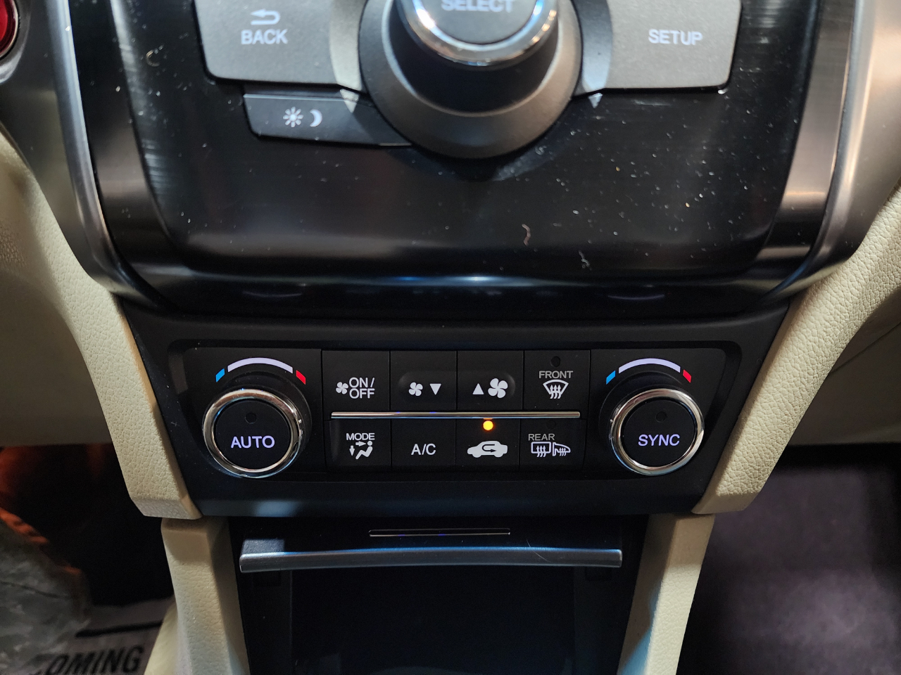 2015 Acura ILX 2.0L Premium photo 28
