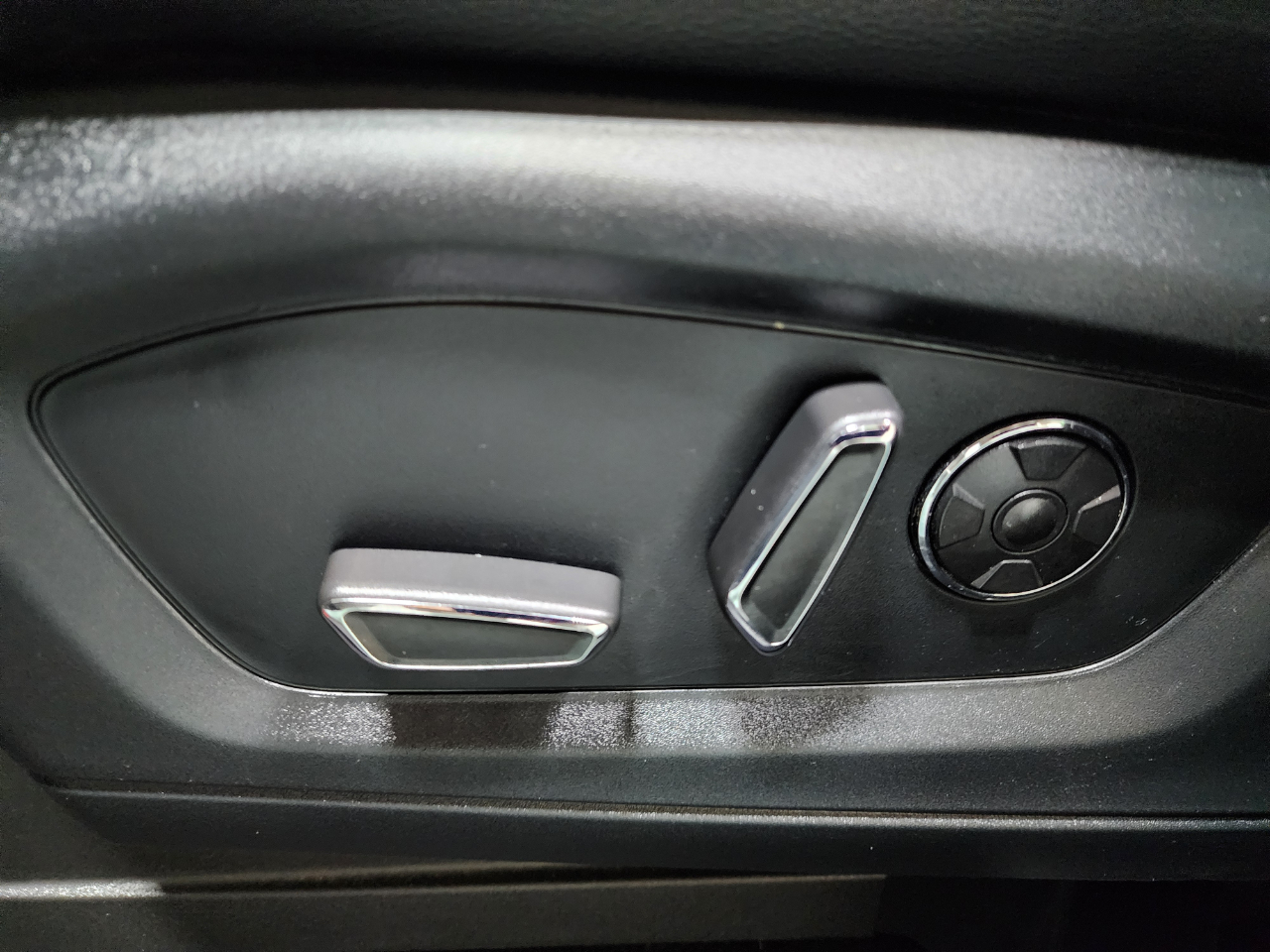 2020 Ford Explorer ST photo 17