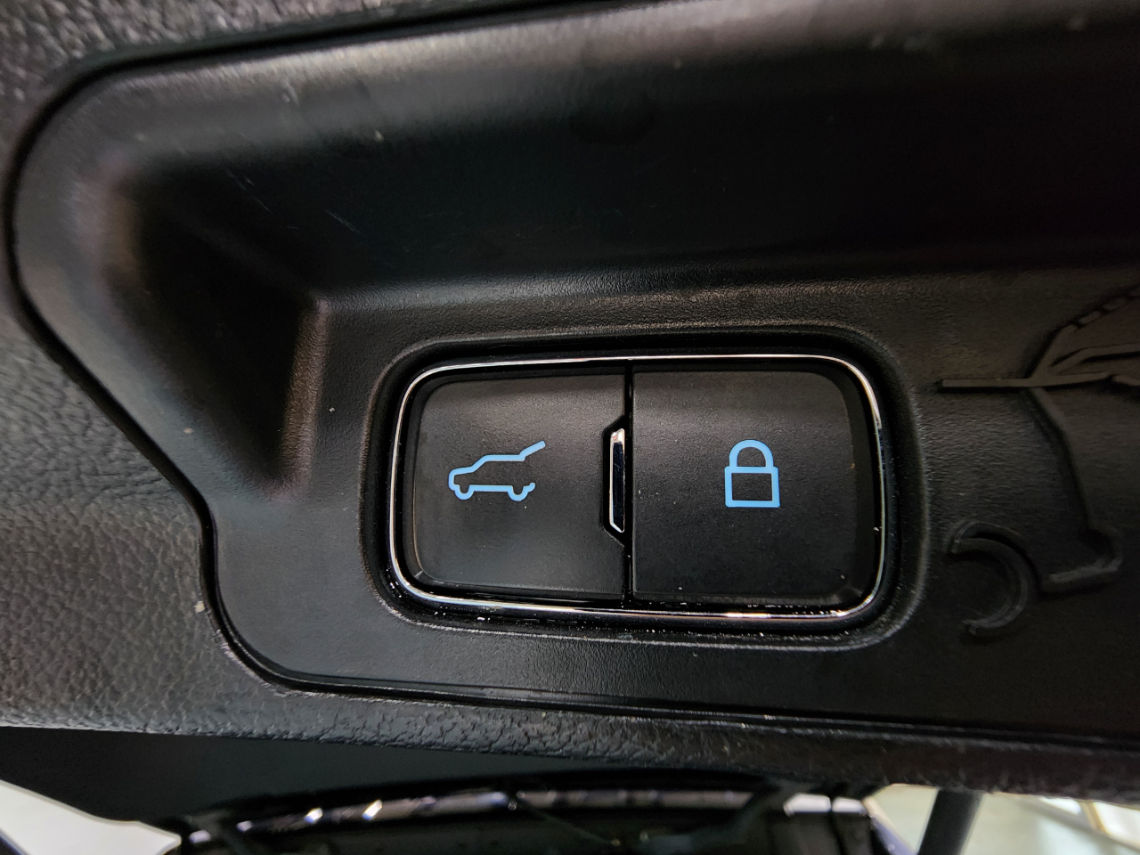2020 Ford Explorer ST photo 23