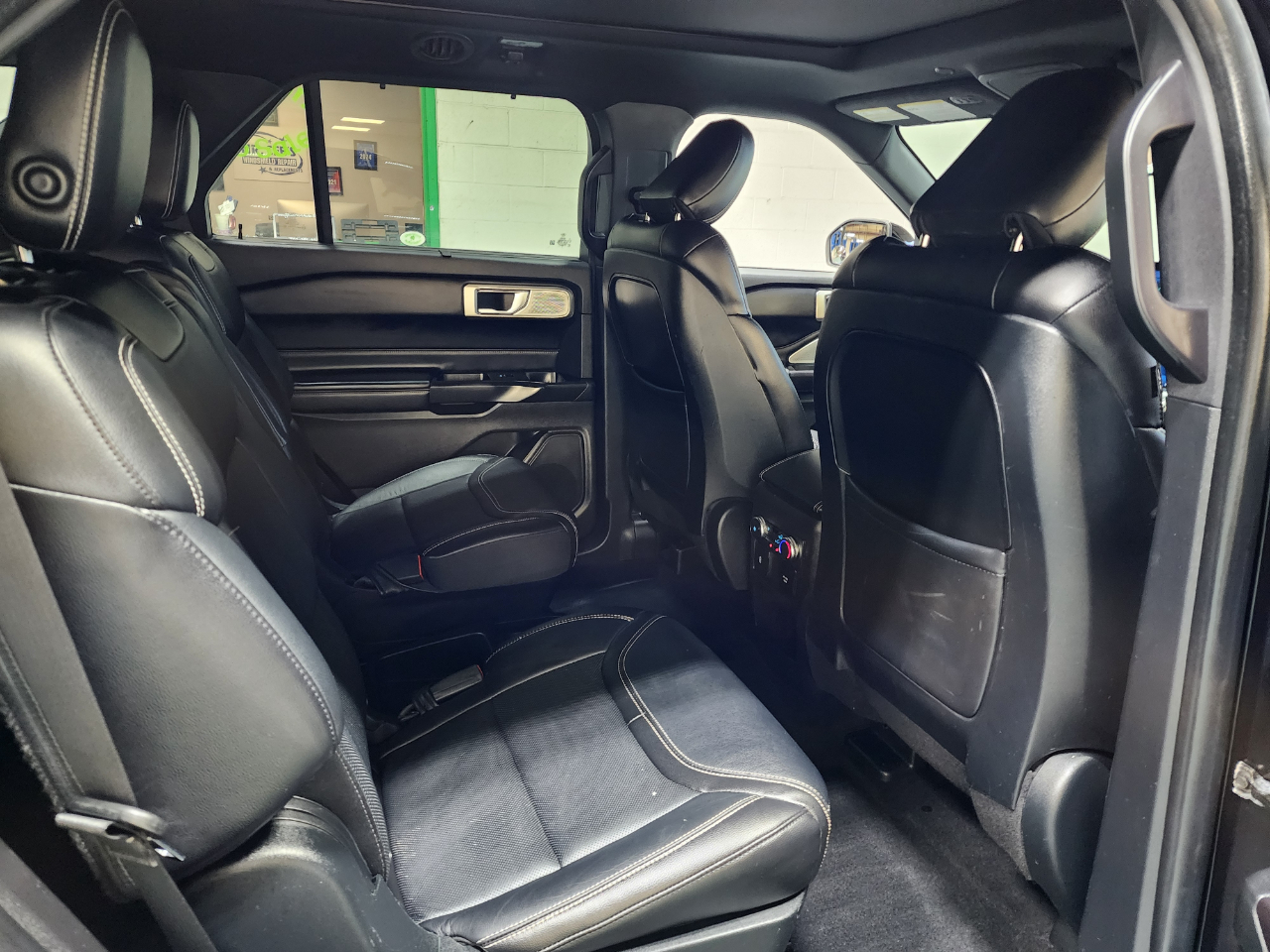 2020 Ford Explorer ST photo 24