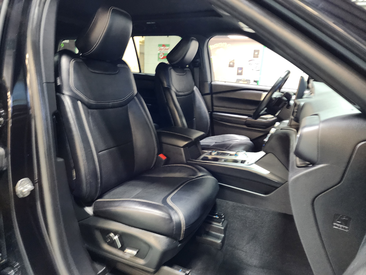 2020 Ford Explorer ST photo 29