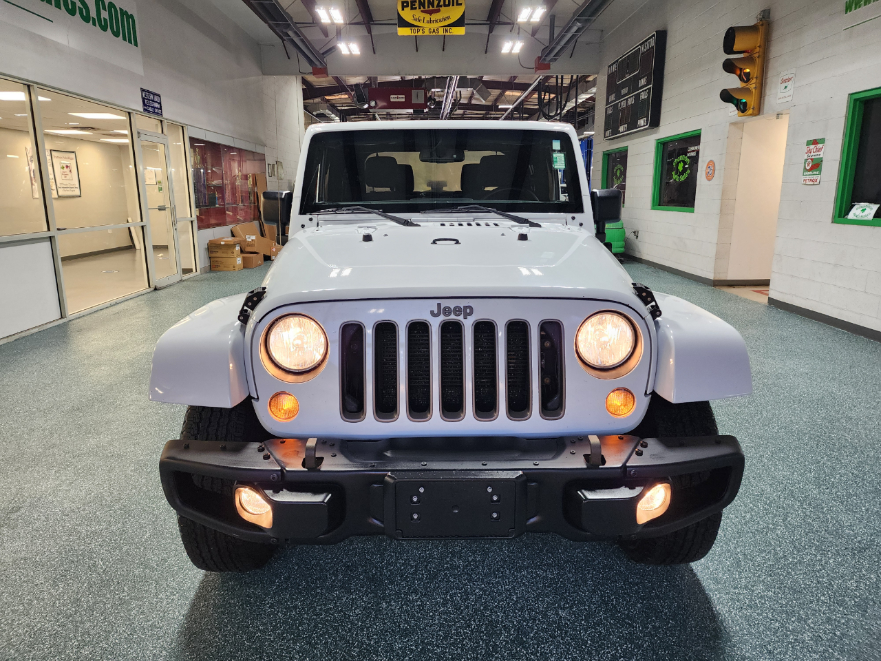 2018 Jeep Wrangler Golden Eagle photo 3