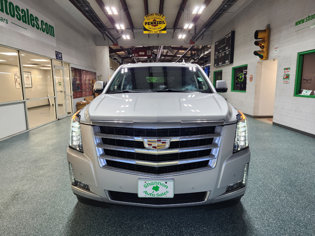 2019 Cadillac Escalade ESV Luxury photo 3