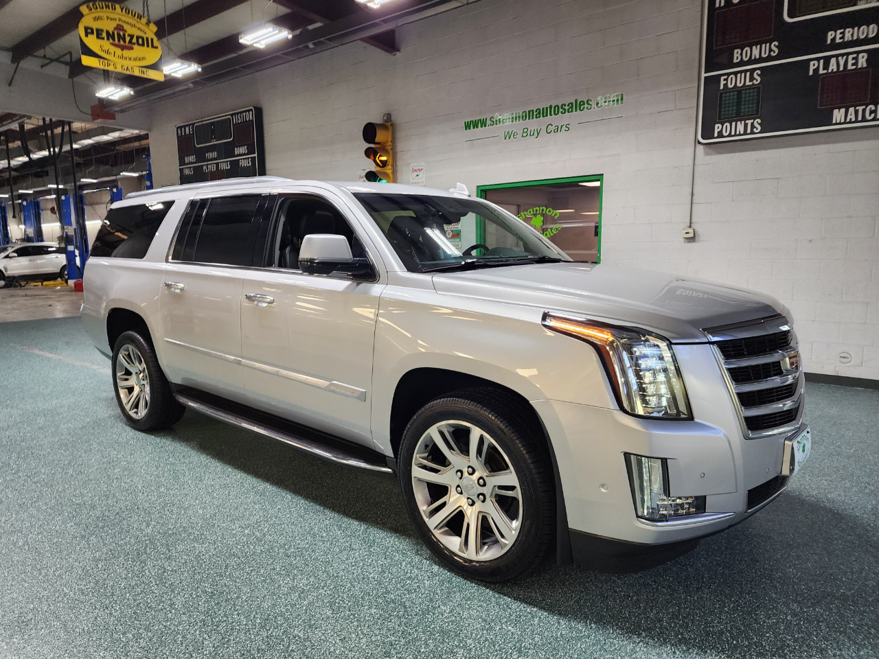 2019 Cadillac Escalade ESV Luxury photo 4