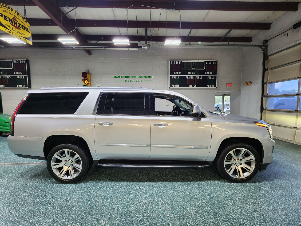 2019 Cadillac Escalade ESV Luxury photo 5