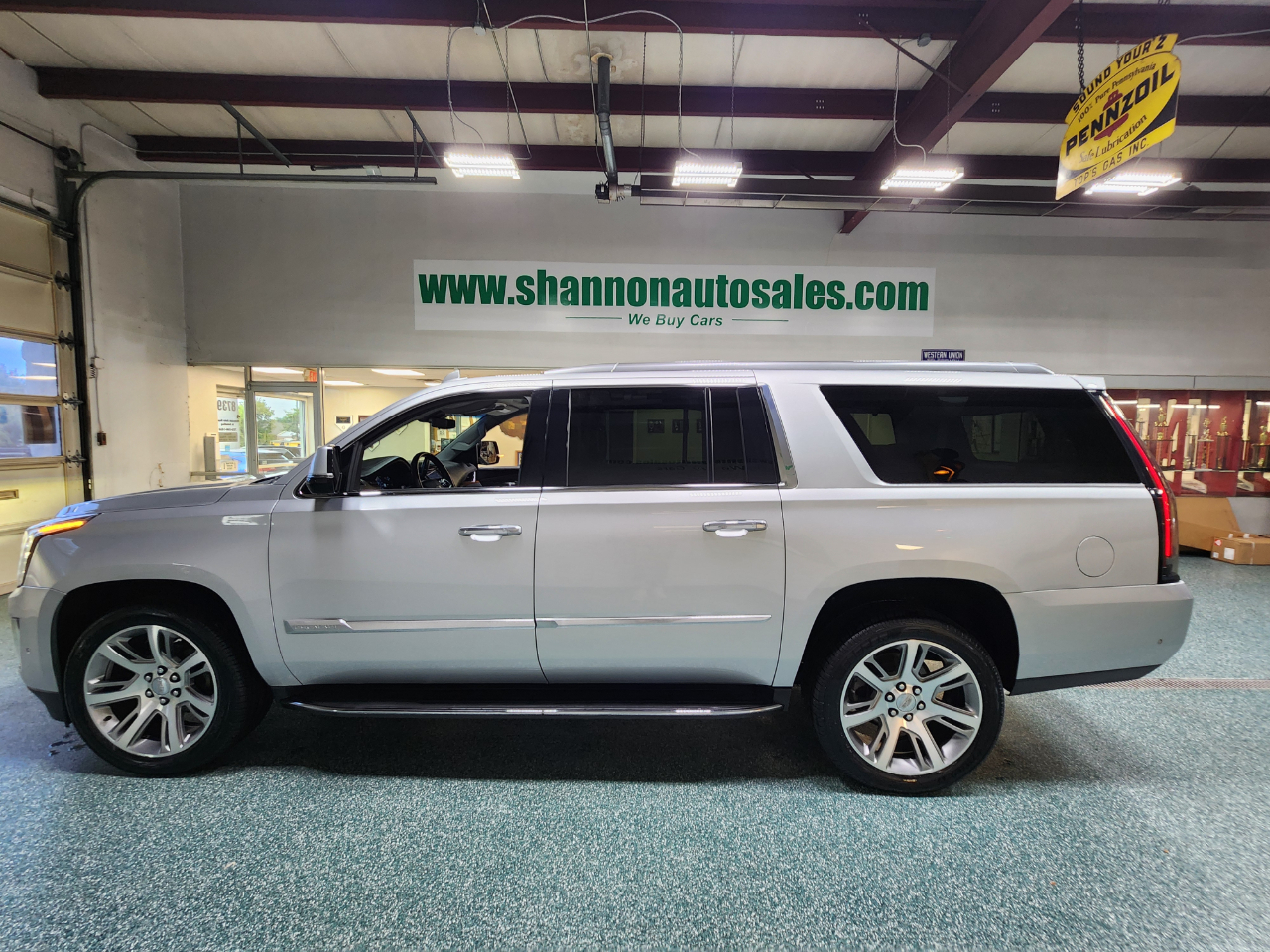 2019 Cadillac Escalade ESV Luxury photo 11