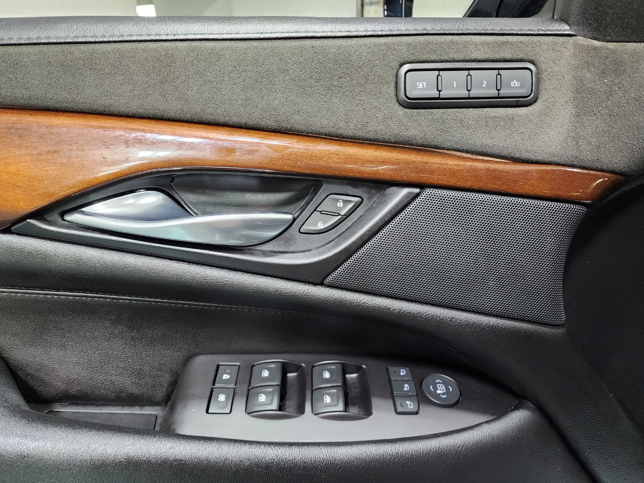 2019 Cadillac Escalade ESV Luxury photo 17