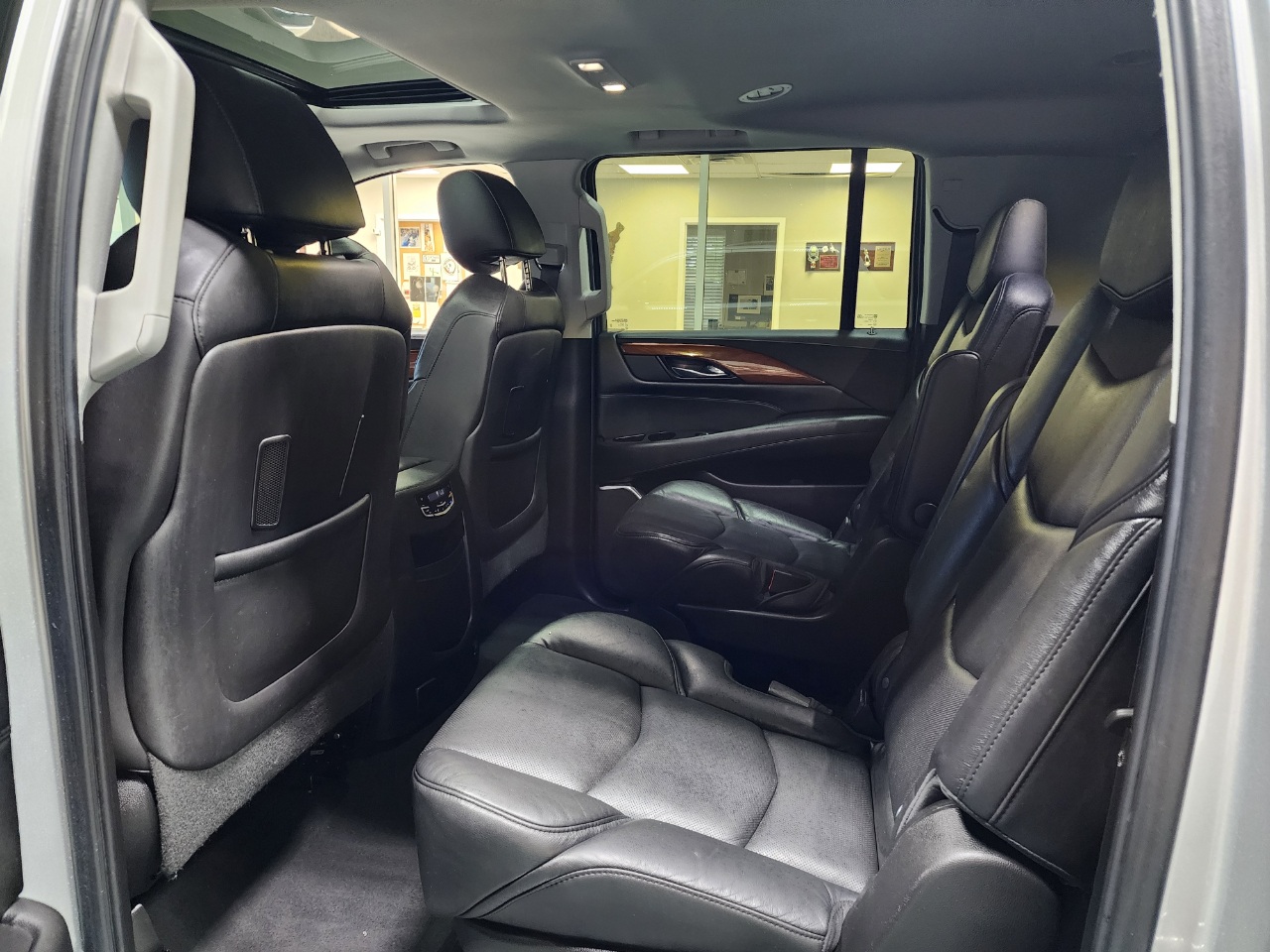 2019 Cadillac Escalade ESV Luxury photo 19