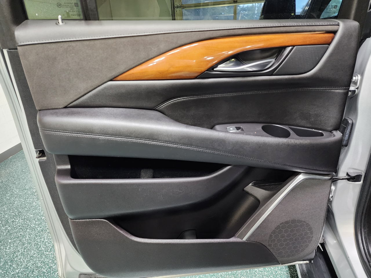 2019 Cadillac Escalade ESV Luxury photo 21