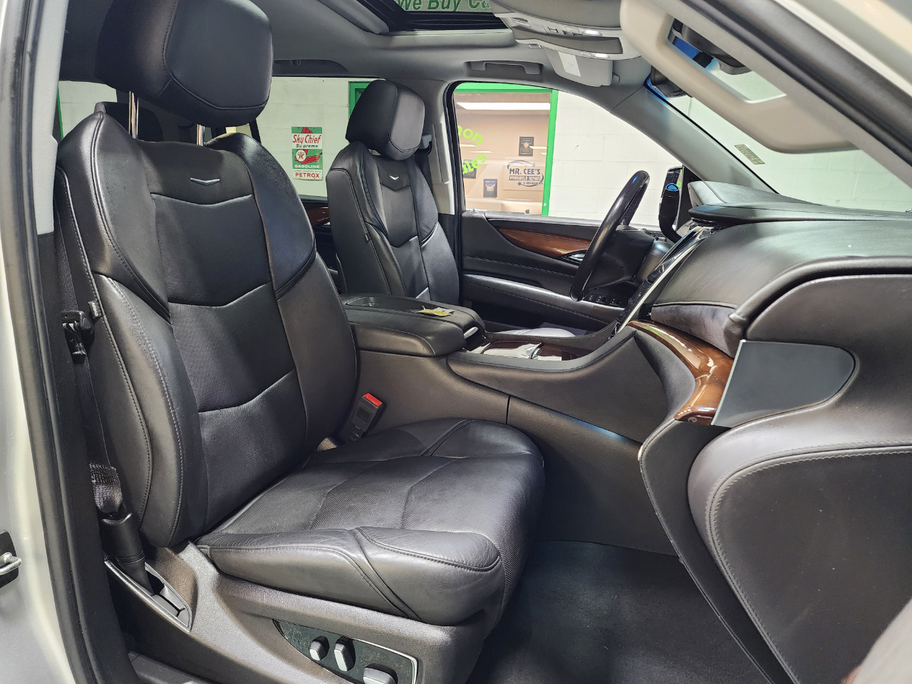 2019 Cadillac Escalade ESV Luxury photo 26