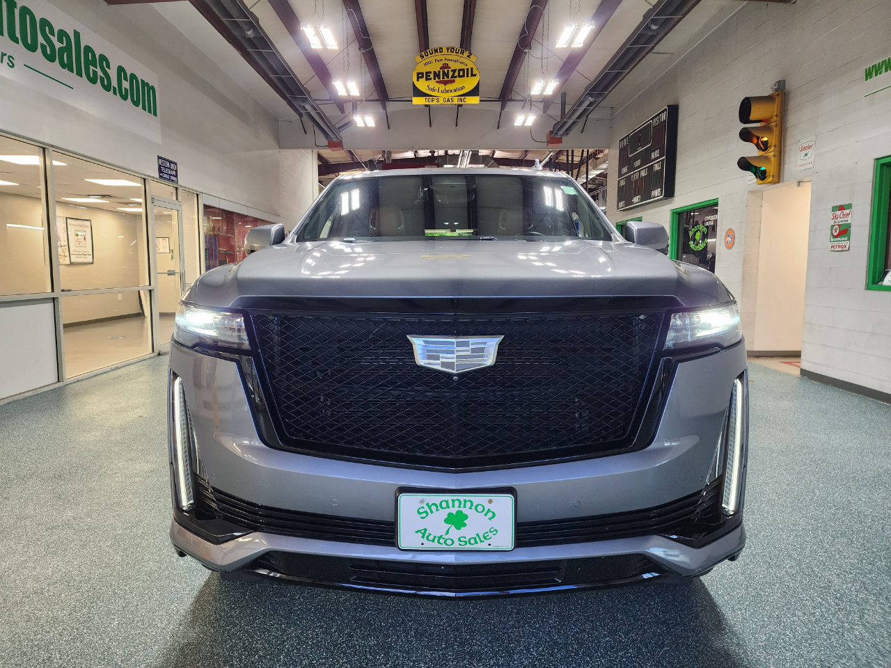 2021 Cadillac Escalade ESV Sport photo 3
