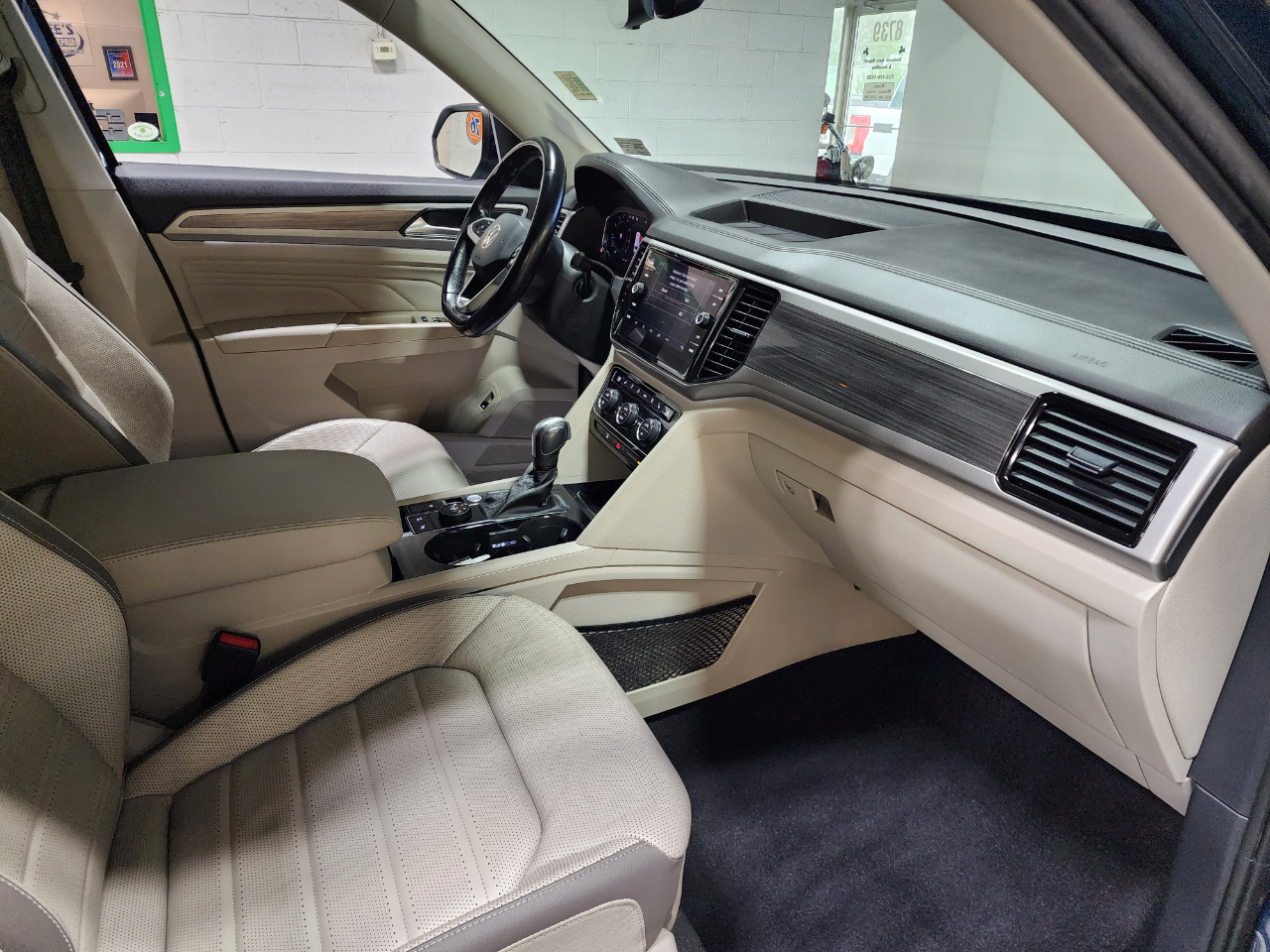 2021 Volkswagen Atlas SEL Premium photo 25