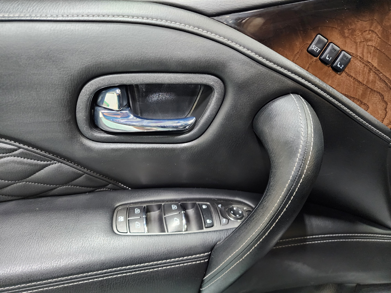2019 Infiniti QX80 Limited photo 16