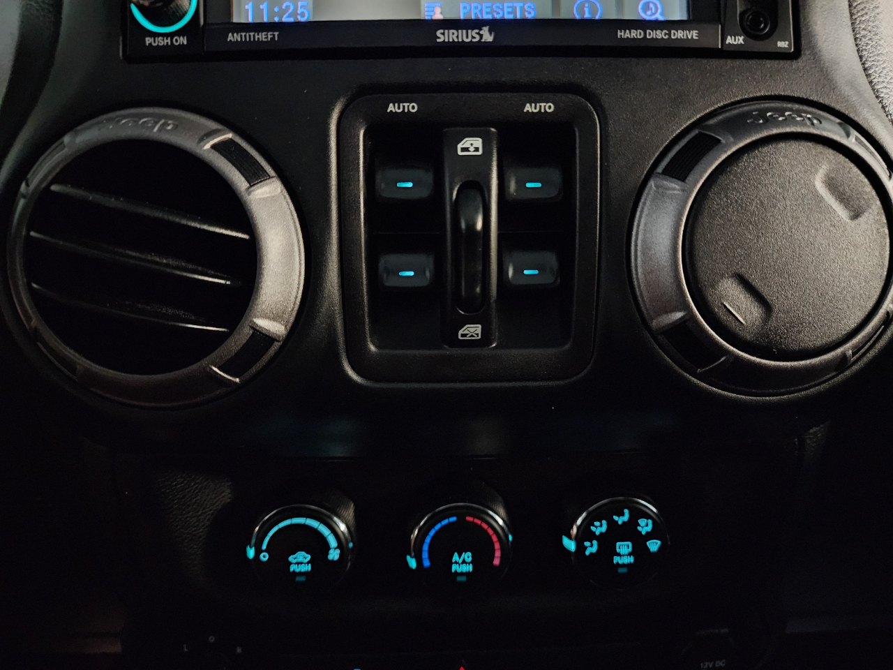 2018 Jeep Wrangler Unlimited Sport S photo 25