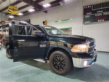 2016 RAM 1500 4WD Quad Cab 140.5" Big Horn