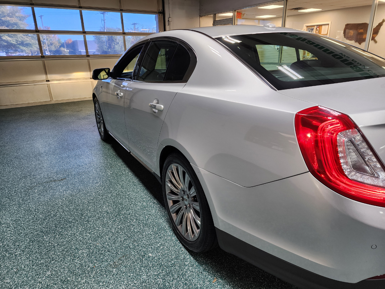 Lincoln MKS 4dr Sdn 3.7L AWD 2015 Lincoln MKS 4dr Sdn 3.7L AWD 2015